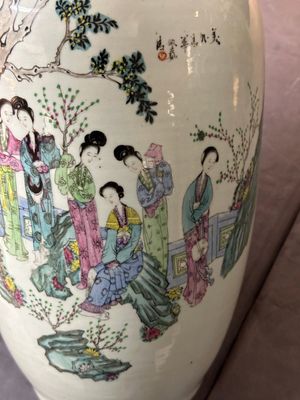 Five Chinese famille rose vases with figural design, 19/20th C. — foto 37