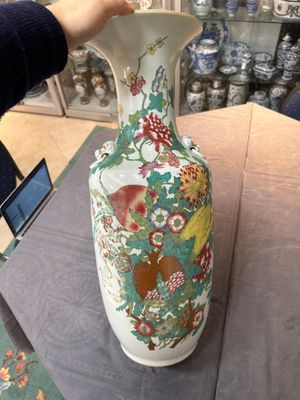 Five Chinese famille rose vases with figural design, 19/20th C. — foto 45