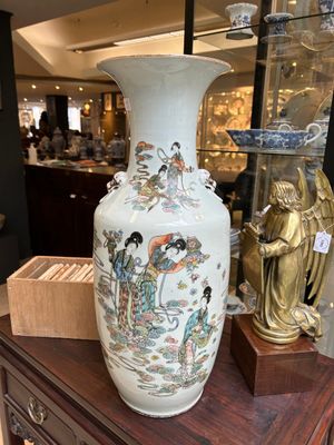 Five Chinese famille rose vases with figural design, 19/20th C. — photo 13