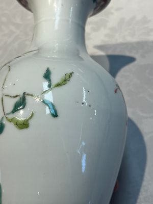 Five Chinese famille rose wares with floral design, Qianlong and Hongxian marks, Republic — 照片 11