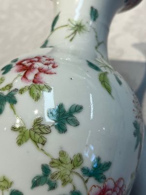 Five Chinese famille rose wares with floral design, Qianlong and Hongxian marks, Republic — 照片 13