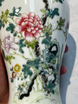 Five Chinese famille rose wares with floral design, Qianlong and Hongxian marks, Republic — 照片 15