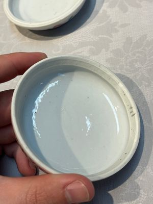 Five Chinese famille rose wares with floral design, Qianlong and Hongxian marks, Republic — 照片 21