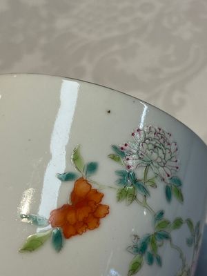 Five Chinese famille rose wares with floral design, Qianlong and Hongxian marks, Republic — 照片 58