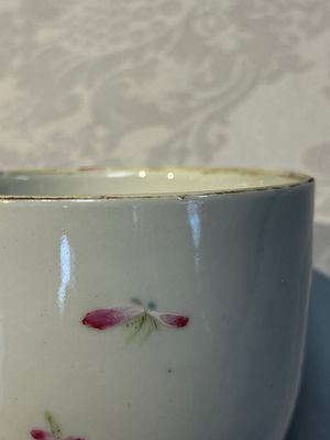 Five Chinese famille rose wares with floral design, Qianlong and Hongxian marks, Republic — 照片 59