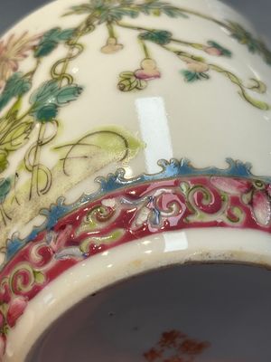 Five Chinese famille rose wares with floral design, Qianlong and Hongxian marks, Republic — 照片 79