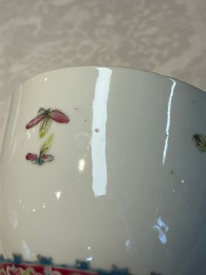Five Chinese famille rose wares with floral design, Qianlong and Hongxian marks, Republic — 照片 82
