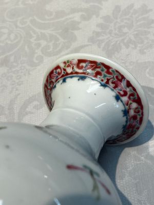 Five Chinese famille rose wares with floral design, Qianlong and Hongxian marks, Republic — 照片 10