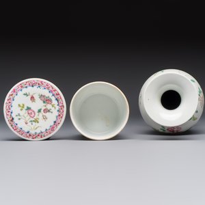 Five Chinese famille rose wares with floral design, Qianlong and Hongxian marks, Republic — 照片 6