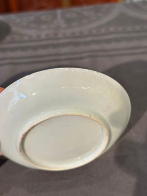 Five Chinese famille rose yellow-ground cups and saucers with 'four arts 四藝' design, Yongzheng — foto 11