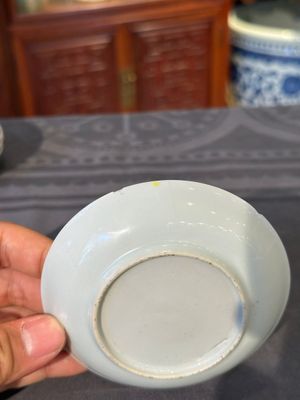 Five Chinese famille rose yellow-ground cups and saucers with 'four arts 四藝' design, Yongzheng — foto 6