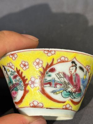 Five Chinese famille rose yellow-ground cups and saucers with 'four arts 四藝' design, Yongzheng — 照片 20