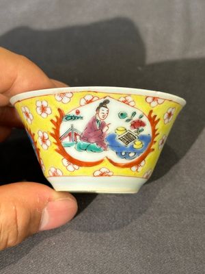 Five Chinese famille rose yellow-ground cups and saucers with 'four arts 四藝' design, Yongzheng — 照片 27