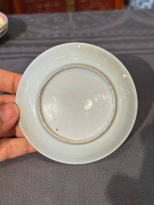 Five Chinese famille rose yellow-ground cups and saucers with 'four arts 四藝' design, Yongzheng — 照片 8