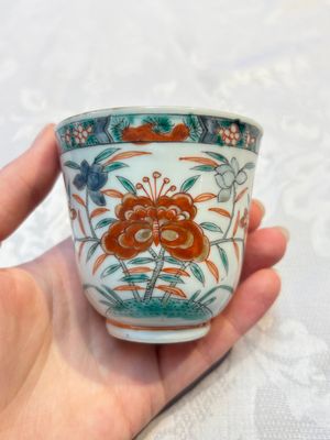 Five Chinese famille verte cups and saucers with floral design, 19th C. — photo 15