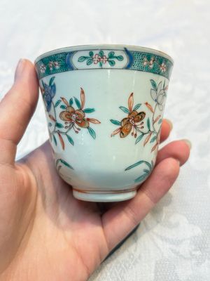 Five Chinese famille verte cups and saucers with floral design, 19th C. — photo 20