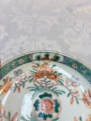 Five Chinese famille verte cups and saucers with floral design, 19th C. — photo 2