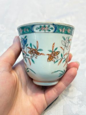 Five Chinese famille verte cups and saucers with floral design, 19th C. — photo 22