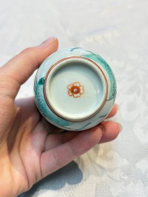 Five Chinese famille verte cups and saucers with floral design, 19th C. — photo 30