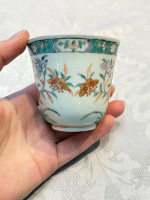 Five Chinese famille verte cups and saucers with floral design, 19th C. — photo 35