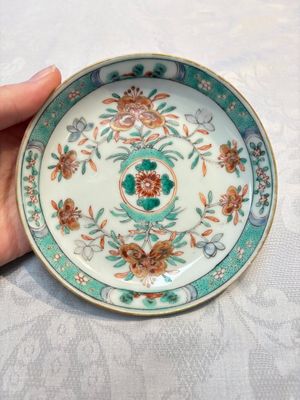 Five Chinese famille verte cups and saucers with floral design, 19th C. — photo 7