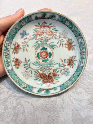Five Chinese famille verte cups and saucers with floral design, 19th C. — photo 9