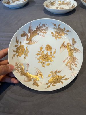 Five Chinese gilt-decorated eggshell porcelain 'phoenix' plates, Yongzheng — photo 12