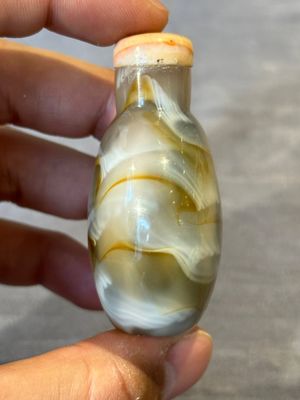 Five Chinese hardstone and glass snuff bottles, 19/20th C. — 照片 11