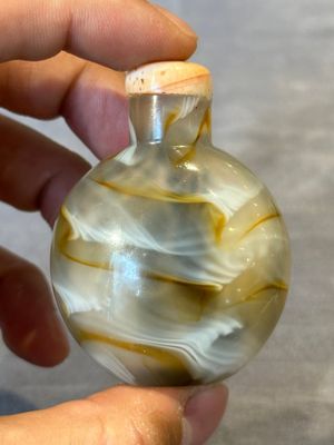 Five Chinese hardstone and glass snuff bottles, 19/20th C. — 照片 12