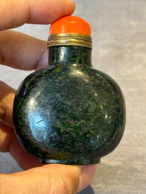 Five Chinese hardstone and glass snuff bottles, 19/20th C. — 照片 16