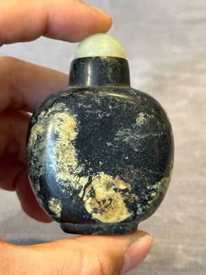Five Chinese hardstone and glass snuff bottles, 19/20th C. — 照片 2
