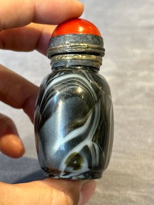 Five Chinese hardstone and glass snuff bottles, 19/20th C. — 照片 35