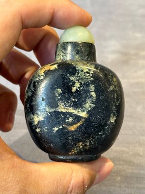 Five Chinese hardstone and glass snuff bottles, 19/20th C. — 照片 4