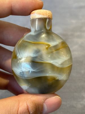 Five Chinese hardstone and glass snuff bottles, 19/20th C. — 照片 10