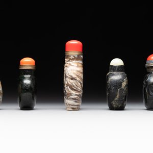 Five Chinese hardstone and glass snuff bottles, 19/20th C. — 照片 5