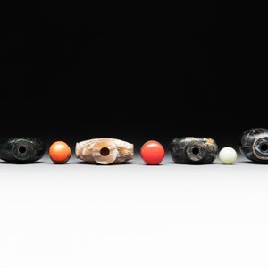 Five Chinese hardstone and glass snuff bottles, 19/20th C. — 照片 6
