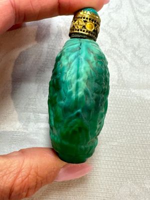 Five Chinese hardstone and glass snuff bottles, 20th C. — photo 20