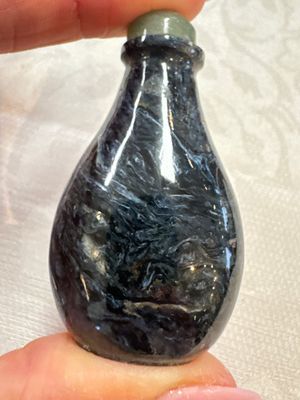 Five Chinese hardstone and glass snuff bottles, 20th C. — photo 2