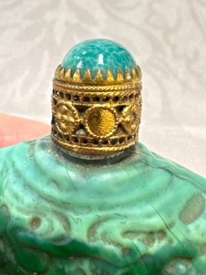 Five Chinese hardstone and glass snuff bottles, 20th C. — photo 22