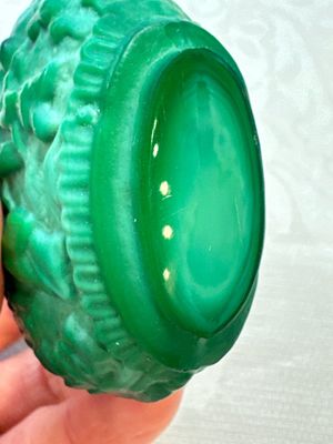 Five Chinese hardstone and glass snuff bottles, 20th C. — photo 23