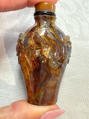 Five Chinese hardstone and glass snuff bottles, 20th C. — photo 24
