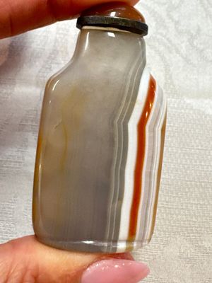 Five Chinese hardstone and glass snuff bottles, 20th C. — photo 31