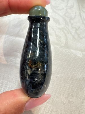 Five Chinese hardstone and glass snuff bottles, 20th C. — photo 5