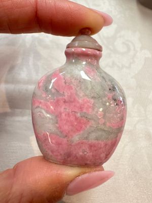 Five Chinese hardstone and glass snuff bottles, 20th C. — photo 11
