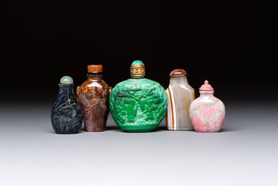 Five Chinese hardstone and glass snuff bottles, 20th C.