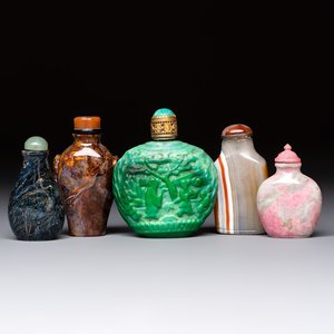 Five Chinese hardstone and glass snuff bottles, 20th C. — photo 1
