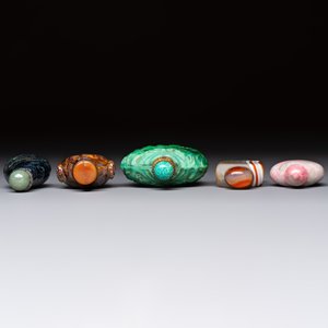Five Chinese hardstone and glass snuff bottles, 20th C. — photo 5
