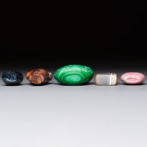 Five Chinese hardstone and glass snuff bottles, 20th C. — photo 6
