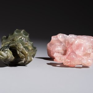 Five Chinese hardstone carvings, four with wooden stands, 20th C. — 照片 12