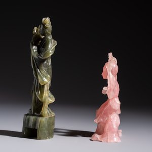 Five Chinese hardstone carvings, four with wooden stands, 20th C. — 照片 9